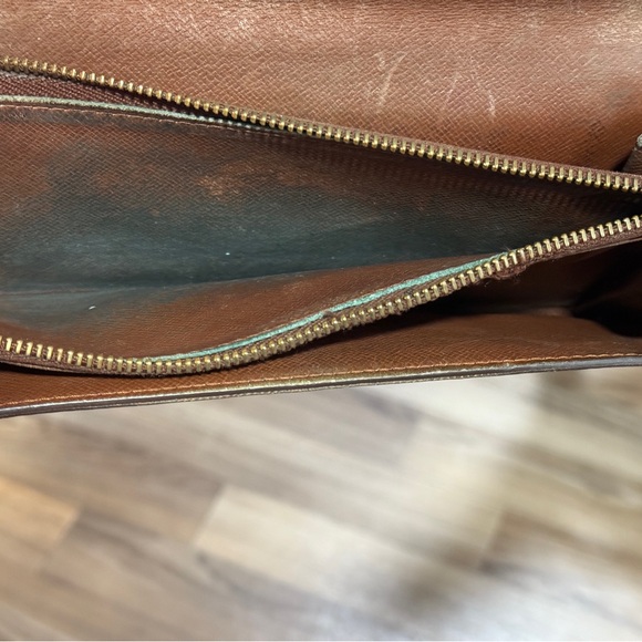 Louis Vuitton Monogram Wallet - Picture 5 of 7